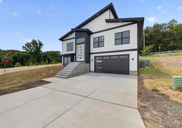 Single family home for sale at 986 Hydeaway Ct, Fenton, MO 63026 | MLS# MIS26051751 | Listing updated on 2026-09-02