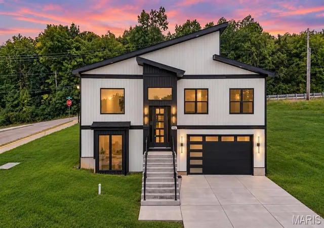 Photo 1 of Single family home for sale at 986 Hydeaway Ct, Fenton, MO 63026 | MLS# MIS26051751 | Listing updated on 2026-10-05