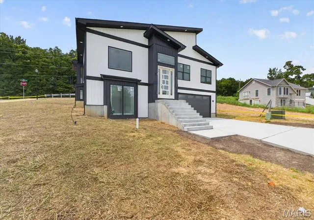 Photo 1 of Single family home for sale at 986 Hydeaway Ct, Fenton, MO 63026 | MLS# MIS26051751 | Listing updated on 2026-09-02