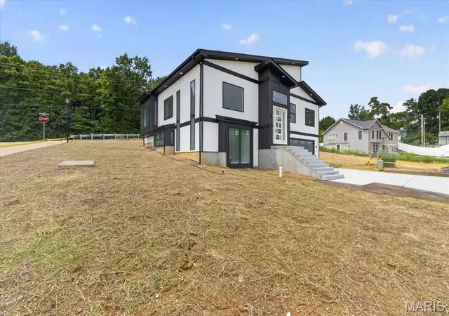 Photo 2 of Single family home for sale at 986 Hydeaway Ct, Fenton, MO 63026 | MLS# MIS26051751 | Listing updated on 2026-09-02