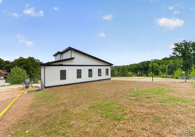Photo 4 of Single family home for sale at 986 Hydeaway Ct, Fenton, MO 63026 | MLS# MIS26051751 | Listing updated on 2026-09-02