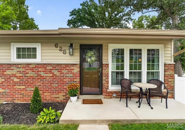 Photo 2 of Sale Pending at 628 Sessions Ave, Saint Louis, MO 63126 | MLS# MIS26051761 | Listing updated on 2026-09-04