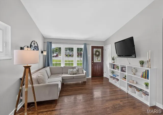 Photo 3 of Sale Pending at 628 Sessions Ave, Saint Louis, MO 63126 | MLS# MIS26051761 | Listing updated on 2026-09-04
