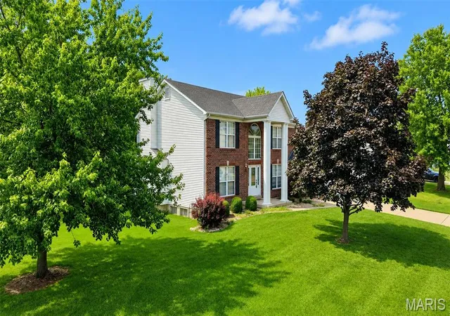 Photo 3 of Single family home for sale at 305 Highgrove Pl Dr, O Fallon, MO 63366 | MLS# MIS26051765 | Listing updated on 2026-10-05