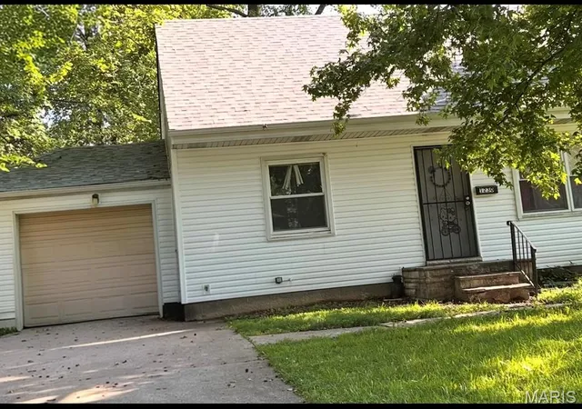 Photo 1 of Sale Pending at 1230 Darr Dr, Saint Louis, MO 63137 | MLS# MIS26051774 | Listing updated on 2026-08-21