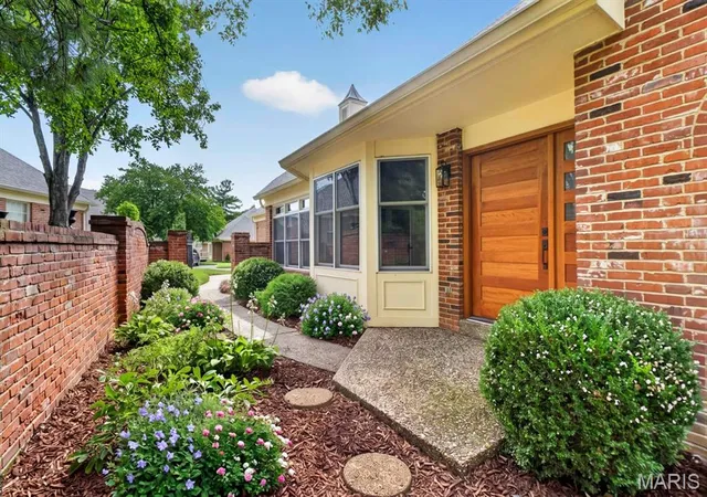 Photo 1 of Condo for sale at 2217 Croydon Walk, Saint Louis, MO 63131 | MLS# MIS26051775 | Listing updated on 2026-08-17