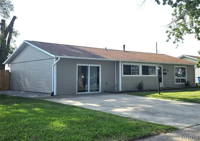 Photo 3 of Single family home for sale at 96 Briarhaven Dr, Granite City, IL 62040 | MLS# MIS26051782 | Listing updated on 2026-09-23