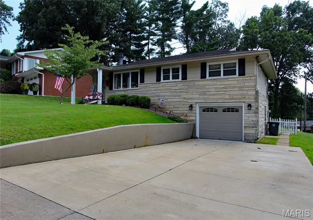Photo 3 of Single family home for sale at 1653 Perryville Rd, Cape Girardeau, MO 63701 | MLS# MIS26051789 | Listing updated on 2026-08-24