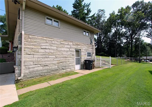 Photo 3 of Single family home for sale at 1653 Perryville Rd, Cape Girardeau, MO 63701 | MLS# MIS26051789 | Listing updated on 2026-09-29