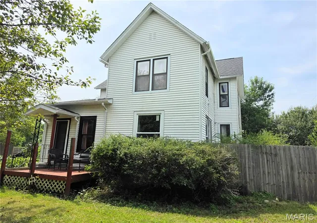 2nd image of 638 N Main St, Witt, IL 62094 | MLS# MIS26051796