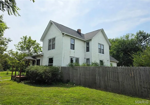 3rd image of 638 N Main St, Witt, IL 62094 | MLS# MIS26051796