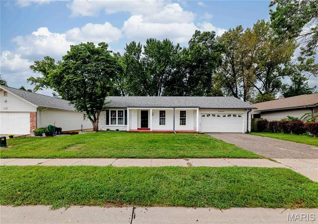 Photo 1 of Sale Pending at 3464 Woodpath Dr, Florissant, MO 63031 | MLS# MIS26051801 | Listing updated on 2026-08-28