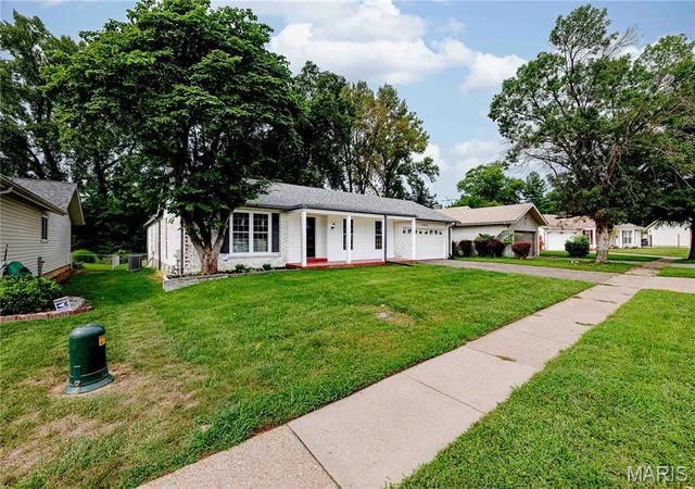 Photo 2 of Sale Pending at 3464 Woodpath Dr, Florissant, MO 63031 | MLS# MIS26051801 | Listing updated on 2026-08-28