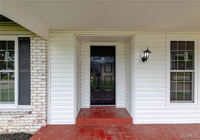 Photo 3 of Sale Pending at 3464 Woodpath Dr, Florissant, MO 63031 | MLS# MIS26051801 | Listing updated on 2026-08-28