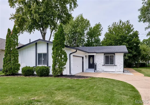 Photo 1 of Single family home for sale at 167 Rue Grand Dr, Lake Saint Louis, MO 63367 | MLS# MIS26051804 | Listing updated on 2026-09-21