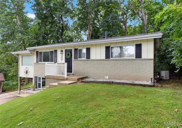 2nd image of 204 Appletree Ct, Arnold, MO 63010 | MLS# MIS26051807