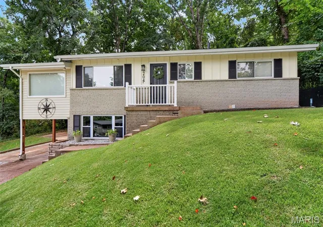 3rd image of 204 Appletree Ct, Arnold, MO 63010 | MLS# MIS26051807