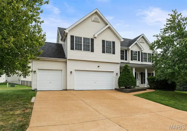 Photo 2 of Sale Pending at 771 Avondale Dr, Saint Peters, MO 63376 | MLS# MIS26051808 | Listing updated on 2026-08-22
