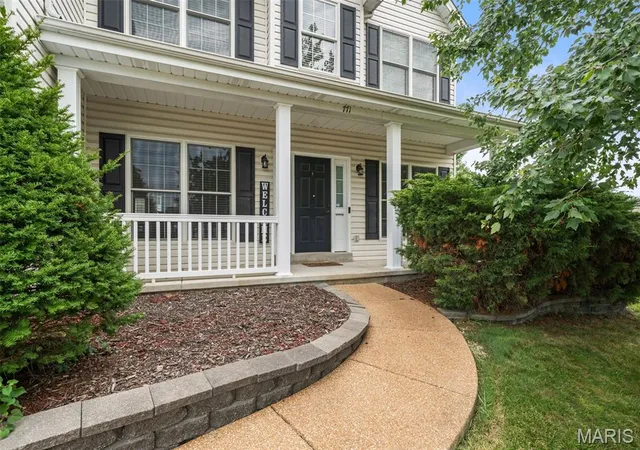 Photo 3 of Sale Pending at 771 Avondale Dr, Saint Peters, MO 63376 | MLS# MIS26051808 | Listing updated on 2026-08-22