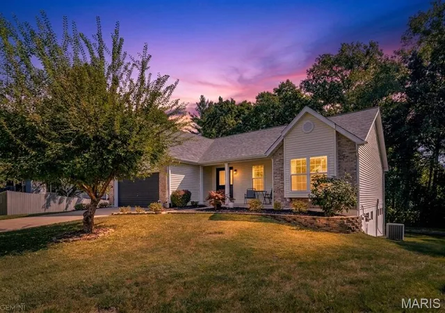 Photo 1 of Sale Pending at 42 Arborshadow Ct, Saint Peters, MO 63376 | MLS# MIS26051815 | Listing updated on 2026-09-28