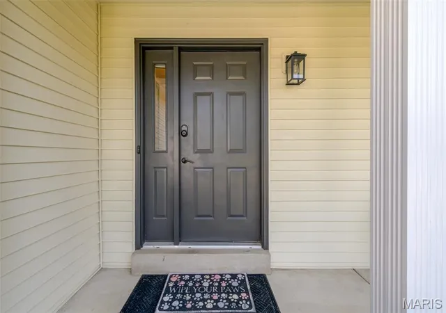 Photo 3 of Sale Pending at 42 Arborshadow Ct, Saint Peters, MO 63376 | MLS# MIS26051815 | Listing updated on 2026-09-28