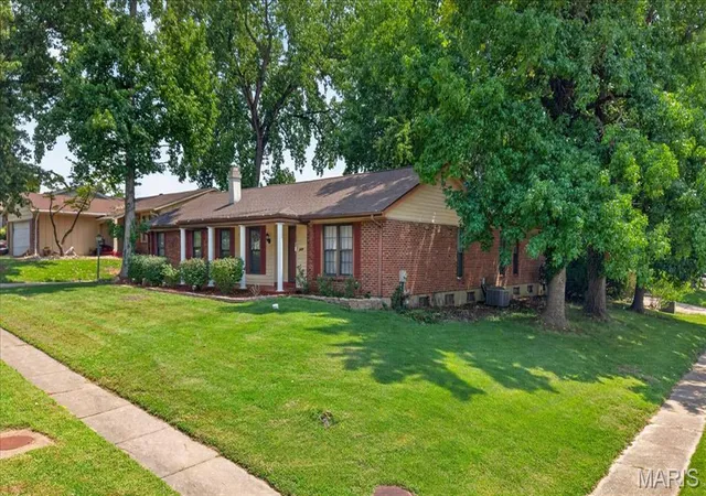 Photo 3 of Sale Pending at 3608 Whispering Woods Dr, Florissant, MO 63031 | MLS# MIS26051821 | Listing updated on 2026-10-08