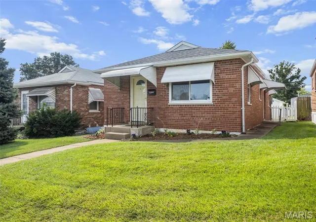 Photo 3 of Sale Pending at 5208 Fyler Ave, Saint Louis, MO 63139 | MLS# MIS26051822 | Listing updated on 2026-08-30