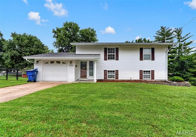 2nd image of 1511 Westvale Dr, Festus, MO 63028 | MLS# MIS26051828