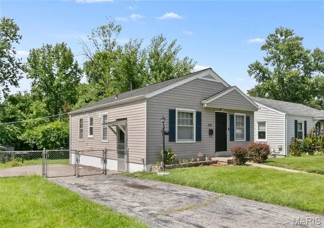 Photo 2 of Sale Pending at 3241 Lynros Dr, Saint Ann, MO 63074 | MLS# MIS26051830 | Listing updated on 2026-09-04