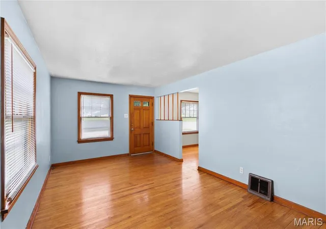 Photo 5 of Sale Pending at 3241 Lynros Dr, Saint Ann, MO 63074 | MLS# MIS26051830 | Listing updated on 2026-09-04