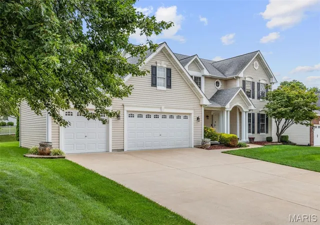 2nd image of 4734 Briarcroft Dr, Saint Charles, MO 63304 | MLS# MIS26051831