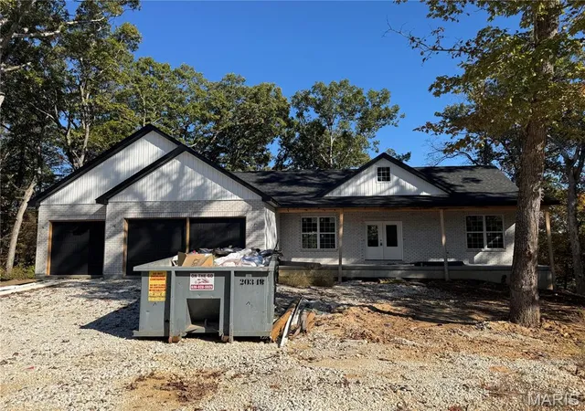 Photo 2 of Single family home for sale at 325 Shumard Oak Dr, Troy, MO 63379 | MLS# MIS26051847 | Listing updated on 2026-10-21