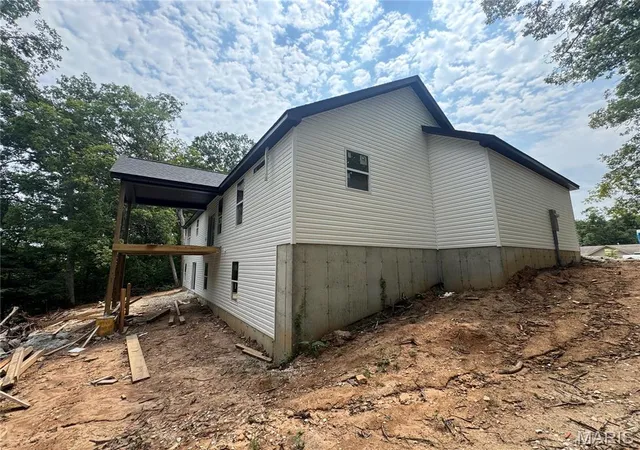 Photo 3 of Single family home for sale at 325 Shumard Oak Dr, Troy, MO 63379 | MLS# MIS26051847 | Listing updated on 2026-08-21