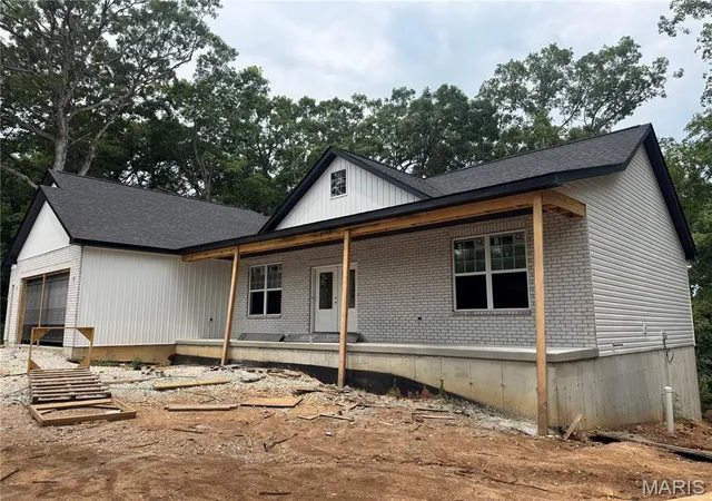 Photo 4 of Single family home for sale at 325 Shumard Oak Dr, Troy, MO 63379 | MLS# MIS26051847 | Listing updated on 2026-08-21