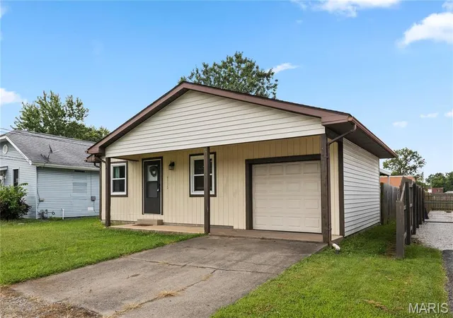 3rd image of 4112 Kaseberg Ln, Granite City, IL 62040 | MLS# MIS26051856