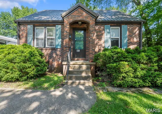 1st image of 810 N Missouri St, Cape Girardeau, MO 63701 | MLS# MIS26051859