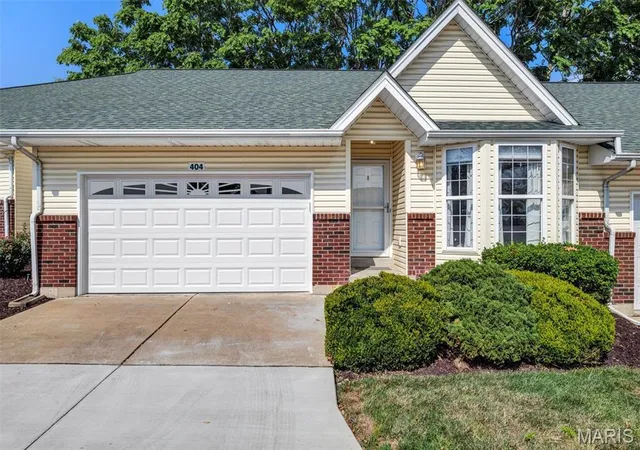 Photo 1 of Sale Pending at 404 Cardinal Commons Ct, St Peters, MO 63376 | MLS# MIS26051860 | Listing updated on 2026-09-03