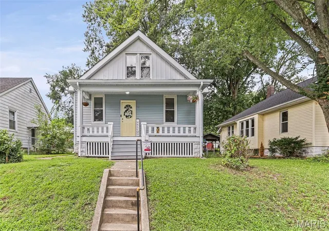 2nd image of 718 Wabash Ave, Belleville, IL 62221 | MLS# MIS26051861