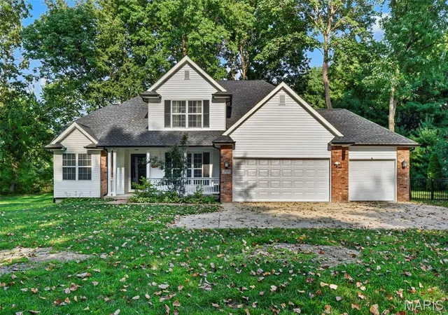 Photo 1 of Single family home for sale at 3820 White Oak Ln, Edwardsville, IL 62025 | MLS# MIS26051876 | Listing updated on 2026-09-20