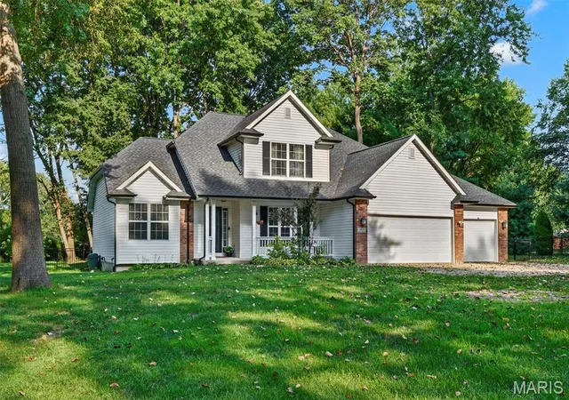 2nd image of 3820 White Oak Ln, Edwardsville, IL 62025 | MLS# MIS26051876