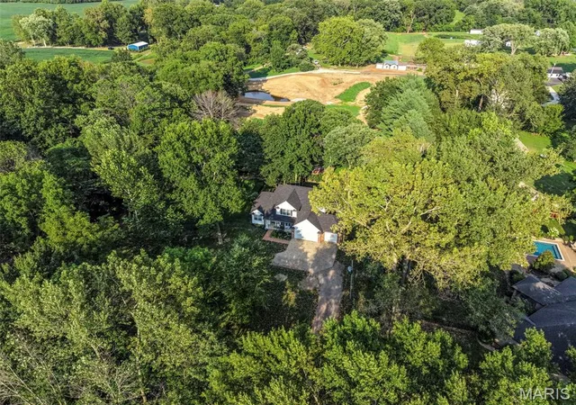 Photo 3 of Single family home for sale at 3820 White Oak Ln, Edwardsville, IL 62025 | MLS# MIS26051876 | Listing updated on 2026-09-28