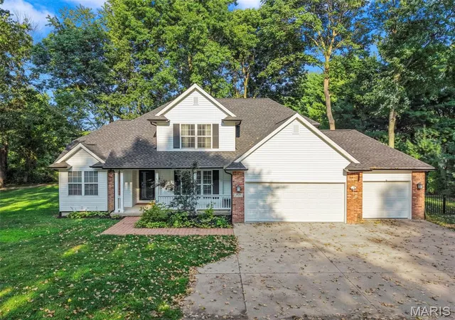 Photo 71 of Single family home for sale at 3820 White Oak Ln, Edwardsville, IL 62025 | MLS# MIS26051876 | Listing updated on 2026-10-28