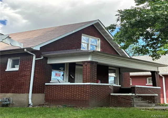Photo 1 of Single family home for sale at 2435 Edison Ave, Granite City, IL 62040 | MLS# MIS26051878 | Listing updated on 2026-08-12