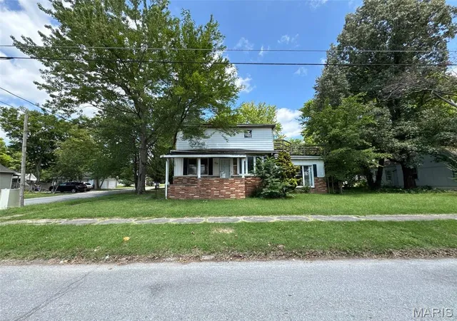 Photo 1 of Single family home for sale at 422 James St, Carterville, IL 62918 | MLS# MIS26051891 | Listing updated on 2026-08-18
