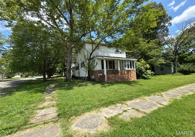 Photo 2 of Single family home for sale at 422 James St, Carterville, IL 62918 | MLS# MIS26051891 | Listing updated on 2026-08-18