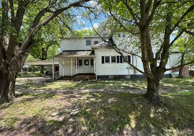 Photo 2 of Single family home for sale at 422 James St, Carterville, IL 62918 | MLS# MIS26051891 | Listing updated on 2026-08-18