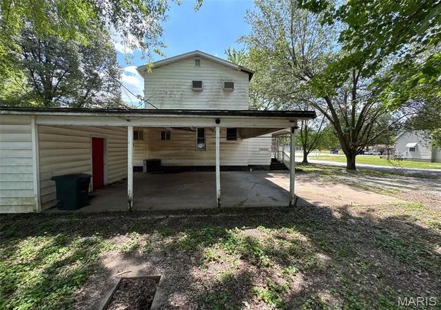 Photo 3 of Single family home for sale at 422 James St, Carterville, IL 62918 | MLS# MIS26051891 | Listing updated on 2026-08-18