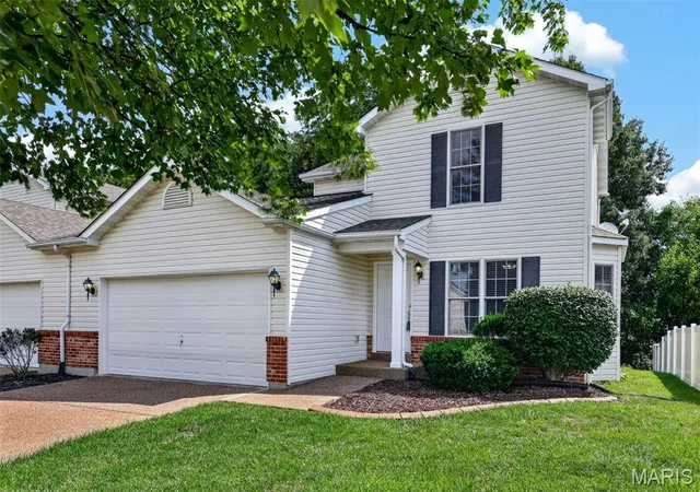 Photo 1 of Sale Pending at 48 Deer Grove Dr, St Peters, MO 63376 | MLS# MIS26051893 | Listing updated on 2026-09-02