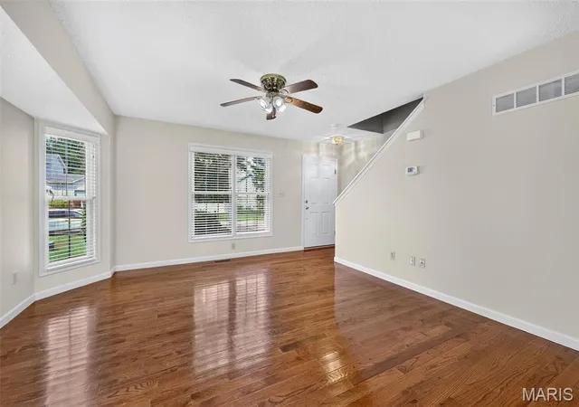 Photo 4 of Sale Pending at 48 Deer Grove Dr, St Peters, MO 63376 | MLS# MIS26051893 | Listing updated on 2026-09-02