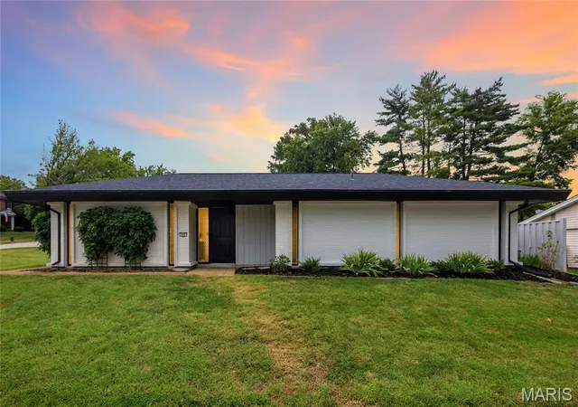 Photo 1 of Sale Pending at 129 Clear Meadows Dr, Ballwin, MO 63011 | MLS# MIS26051911 | Listing updated on 2026-09-25
